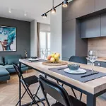 Cohost I Trendy Apt W- Balcony & Garage Parking Apartament *