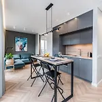 Cohost I Trendy Apt W- Balcony & Garage Parking Apartament Wilno
