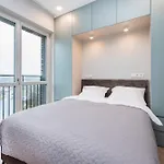 Cohost I Trendy Apt W- Balcony & Garage Parking Apartament *