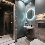 Cohost I Trendy Apt W- Balcony & Garage Parking