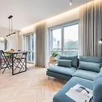 Cohost I Trendy Apt W- Balcony & Garage Parking