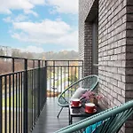 Apartament Cohost I Trendy Apt W- Balcony & Garage Parking *