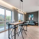 Cohost I Trendy Apt W- Balcony & Garage Parking * Wilno