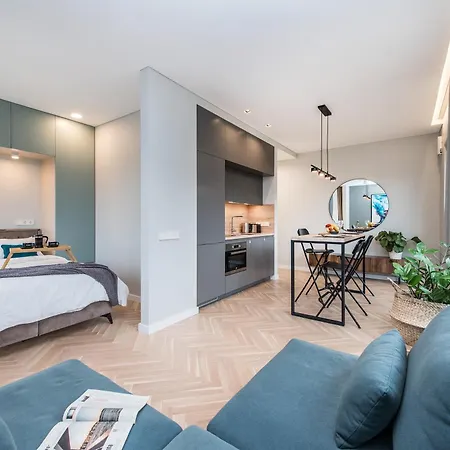 Cohost I Trendy Apt W- Balcony & Garage Parking