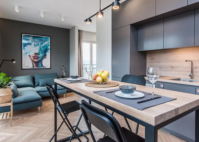 Cohost I Trendy Apt W- Balcony & Garage Parking Apartment *