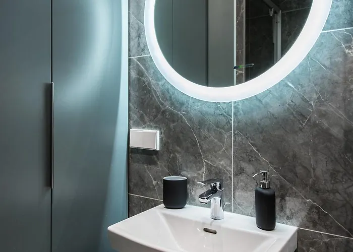 Apartment Cohost I Trendy Apt W- Balcony & Garage Parking