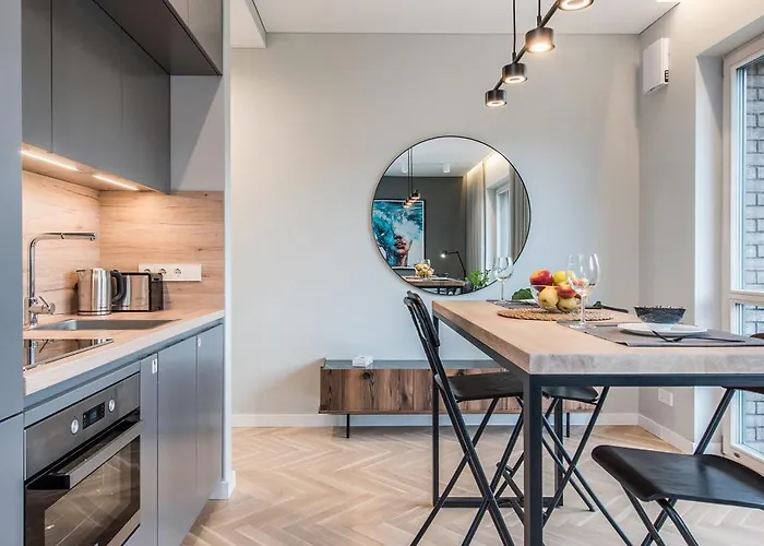 Cohost I Trendy Apt W- Balcony & Garage Parking *