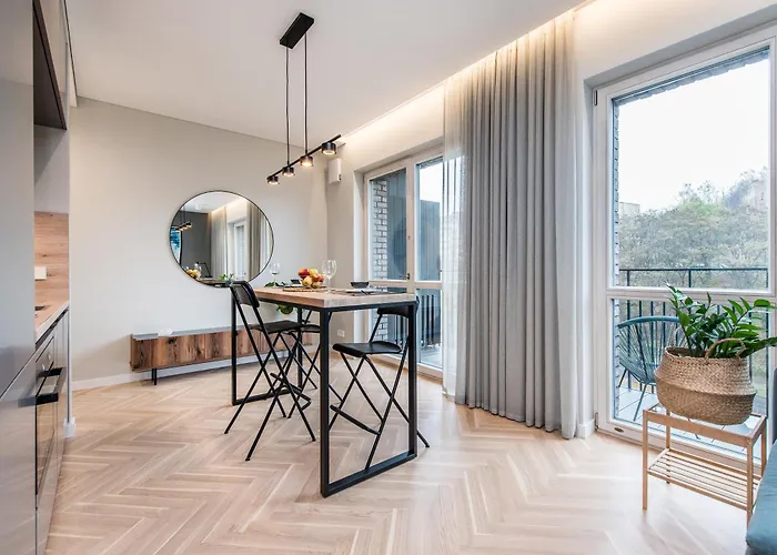 Cohost I Trendy Apt W- Balcony & Garage Parking Apartment