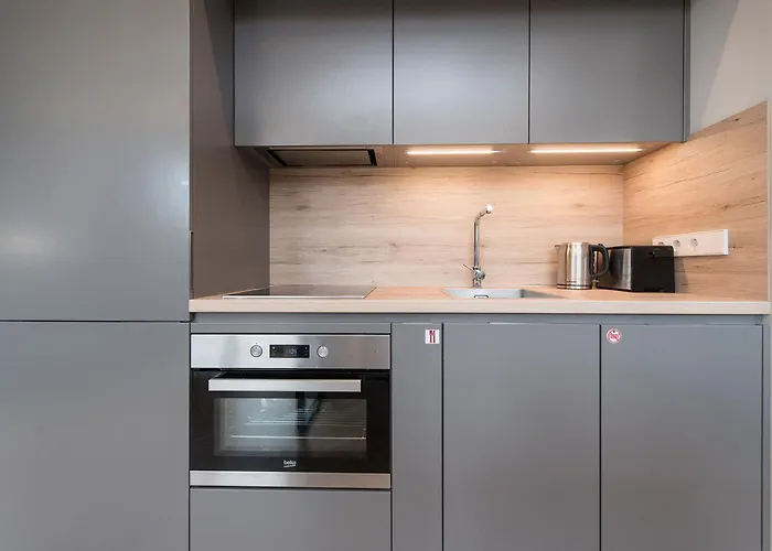 Cohost I Trendy Apt W- Balcony & Garage Parking *