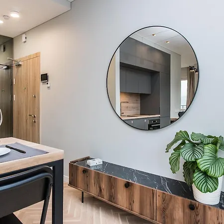 Cohost I Trendy Apt W- Balcony & Garage Parking