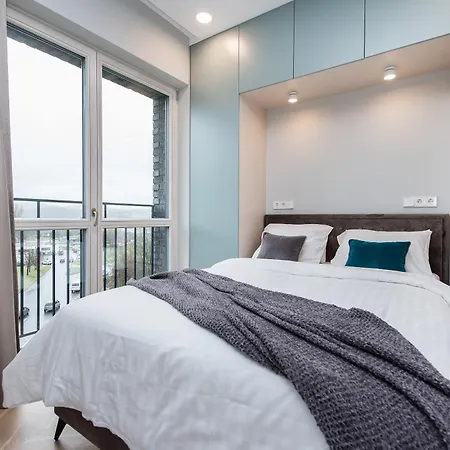 Cohost I Trendy Apt W- Balcony & Garage Parking