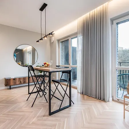 Cohost I Trendy Apt W- Balcony & Garage Parking 公寓