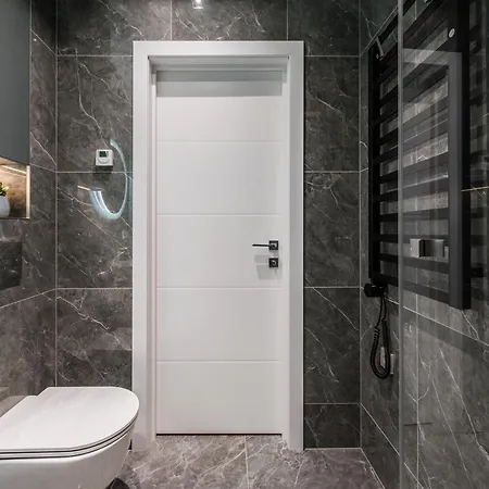 Cohost I Trendy Apt W- Balcony & Garage Parking 公寓