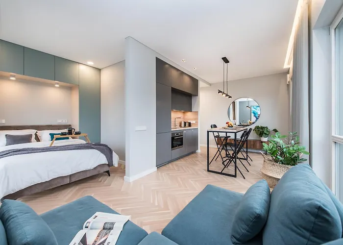 Cohost I Trendy Apt W- Balcony & Garage Parking