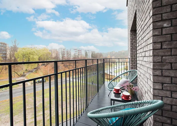 Cohost I Trendy Apt W- Balcony & Garage Parking * וילנה