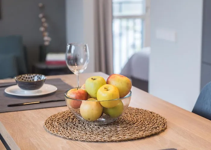 Cohost I Trendy Apt W- Balcony & Garage Parking *