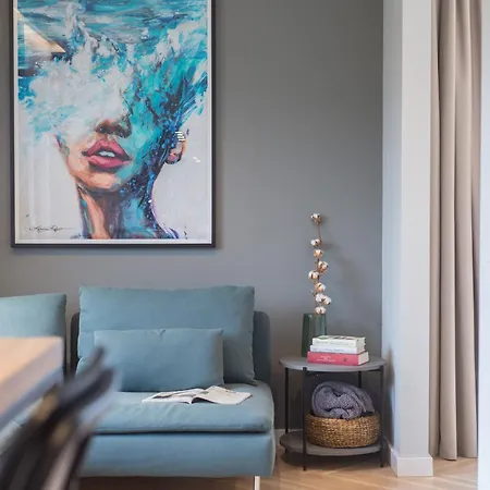 Cohost I Trendy Apt W- Balcony & Garage Parking 아파트 *