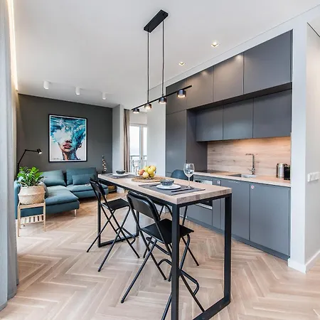 Cohost I Trendy Apt W- Balcony & Garage Parking 아파트 빌뉴스