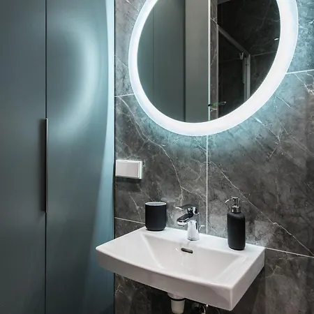아파트 Cohost I Trendy Apt W- Balcony & Garage Parking