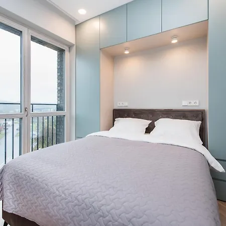 Cohost I Trendy Apt W- Balcony & Garage Parking 아파트 *