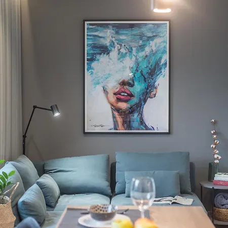 Cohost I Trendy Apt W- Balcony & Garage Parking 아파트