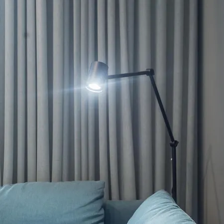 Cohost I Trendy Apt W- Balcony & Garage Parking 아파트 *
