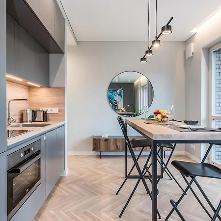 Cohost I Trendy Apt W- Balcony & Garage Parking *