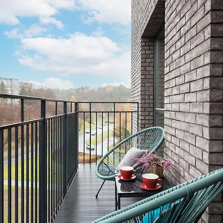 아파트 Cohost I Trendy Apt W- Balcony & Garage Parking *