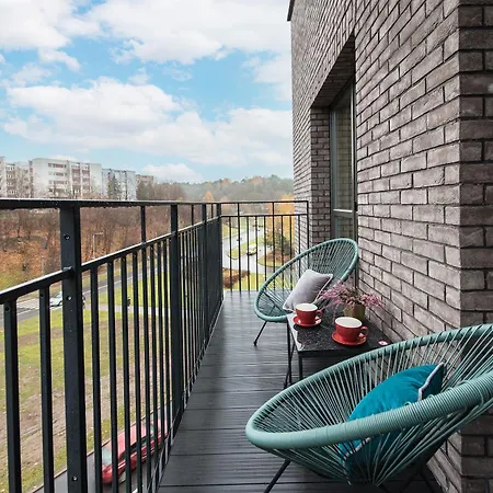 Cohost I Trendy Apt W- Balcony & Garage Parking 빌뉴스